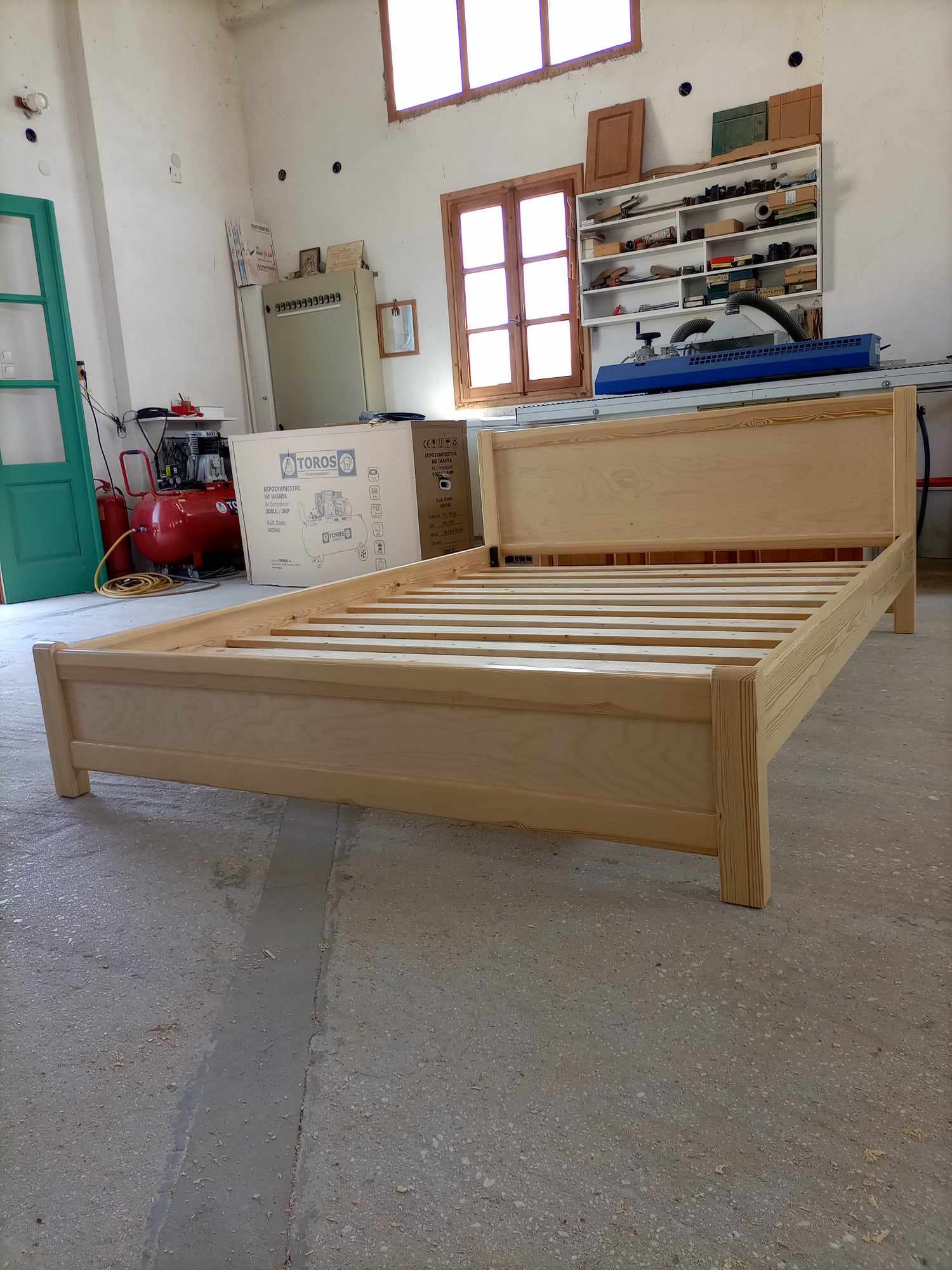Κρεβάτι από μασίφ σουηδικό ξύλο 