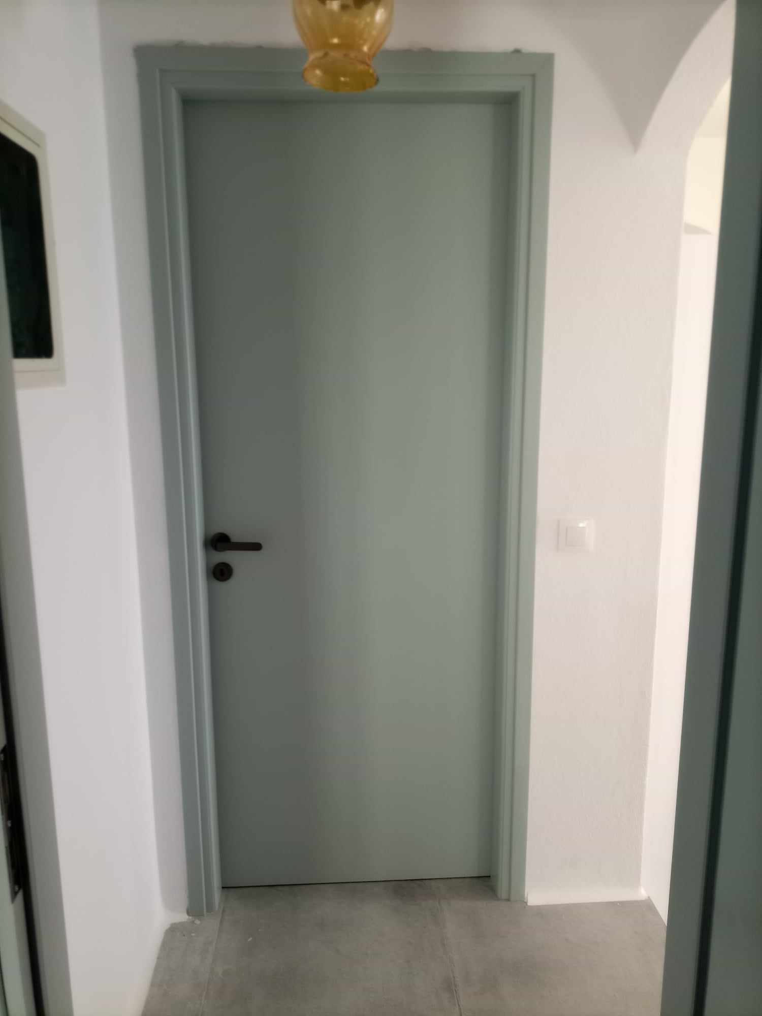 Πόρτα εσωτερική πρεσσαριστή από MDF, βαμμένη λάκα