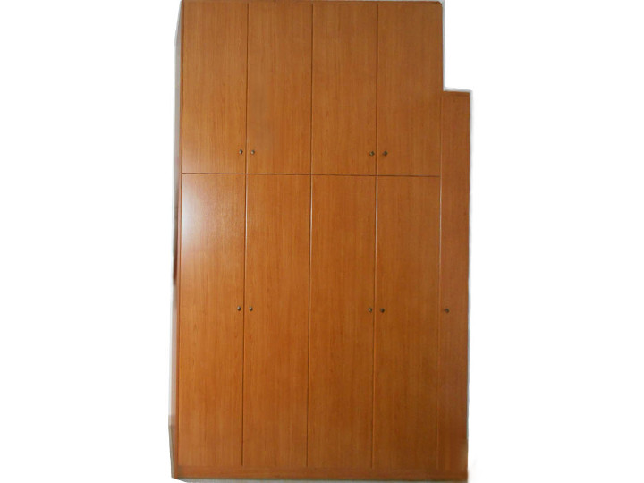 Τετράφυλλη ντουλάπα  με πόρτες Post Forming