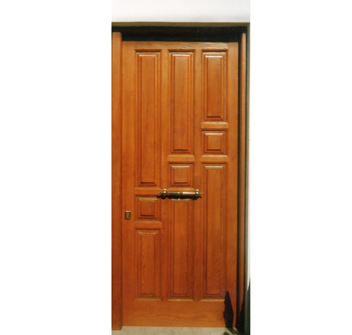 Πόρτα εισόδου Μασιφ